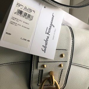 🎈Salvatore ferragamo crociera calfskin shoulder bag white vintage